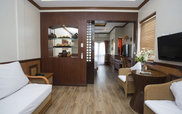 Red Coconut Beach Hotel