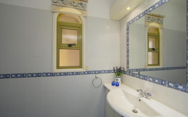 Sirina Waterfront House