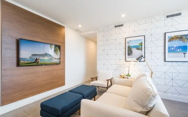VHC Luxury Apartments 538-203