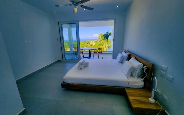 Sunset Villa with Infinity Pool