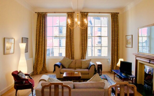3 Bedroom Apartment in Edinburgh's New Town