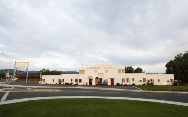 Apache Lodge