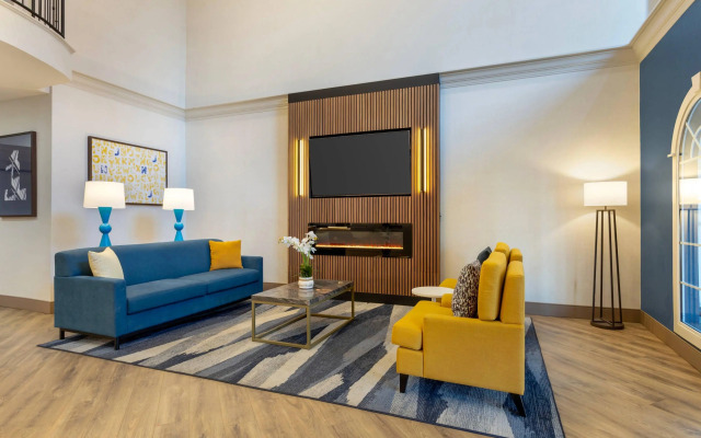 Comfort Suites East Brunswick - South River