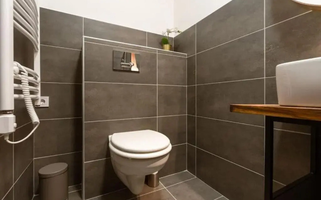 Chain Bridge Home 3BDRM, 2BTHRM,4BED,AC, FAST WIFI