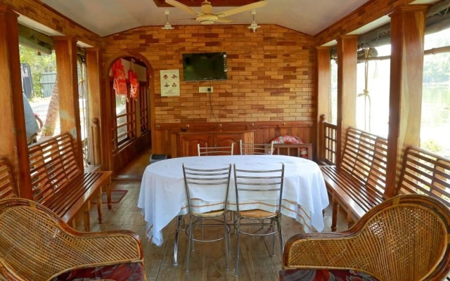 Backwater Retreat - Honeymoon House