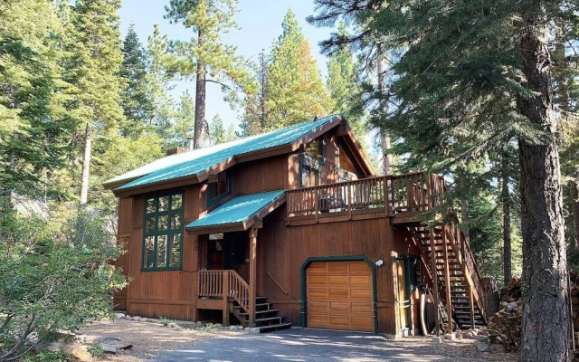 Sunnyside Up 3 Bedroom Cabin by RedAwning