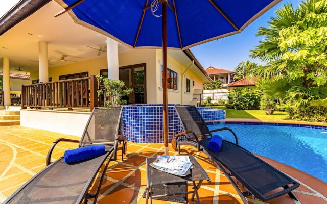 Cozy 3 BR Pool Villa close to Town CV3L