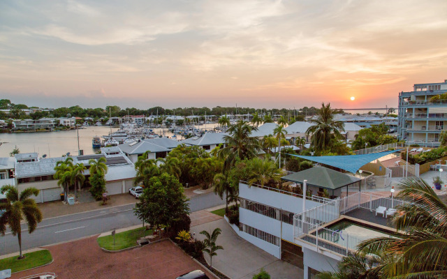 Cullen Bay Resort
