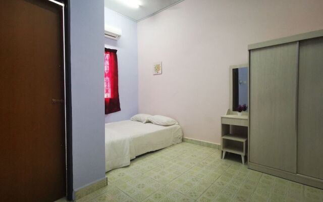 OYO 90206 Parkland Residence Condominium