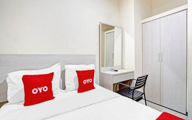 OYO Flagship  90789 Genteng Residence