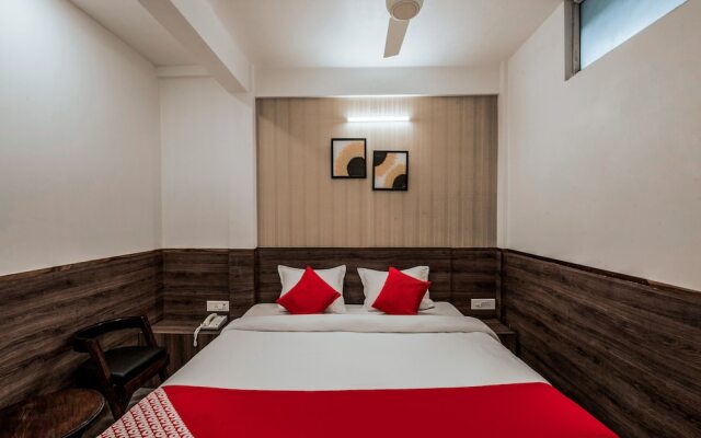 OYO 13262 Hotel Indiana