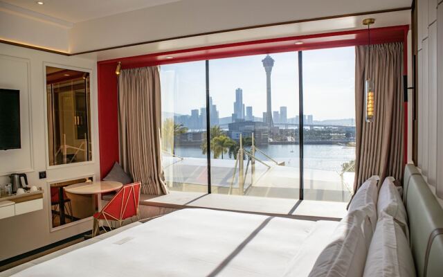 YOHO Resorts World Hotel