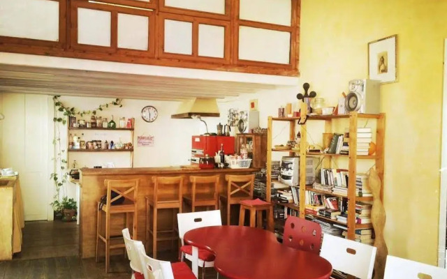 Hostel La Casa Encantada