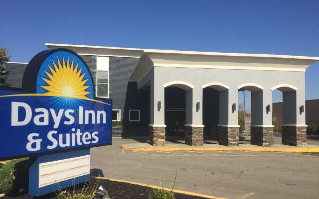 Days Inn & Suites by Wyndham Cincinnati North