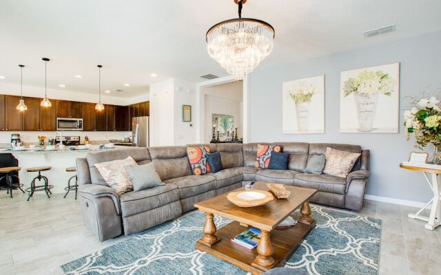 3910 Oakville Avenue