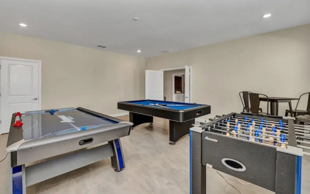 Storey Lake 9 BR Villa with Game Room