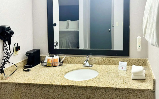 Quality Inn Raynham - Taunton