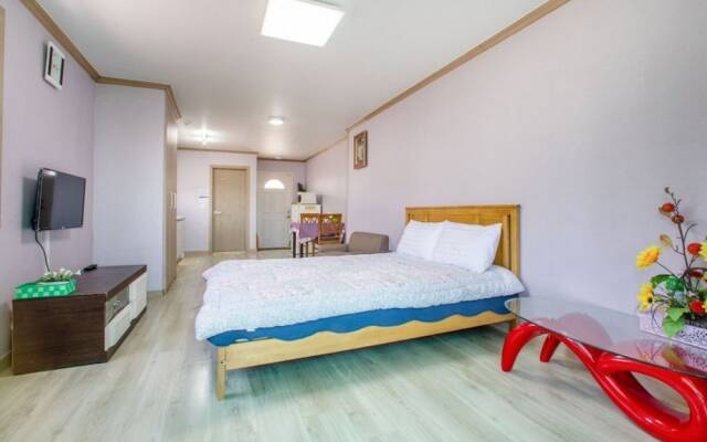 Ganghwa White Stone Pension