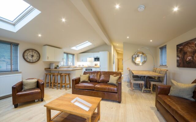 Tay Lodge, Sleep 6, Real log Stove, pet Friendly