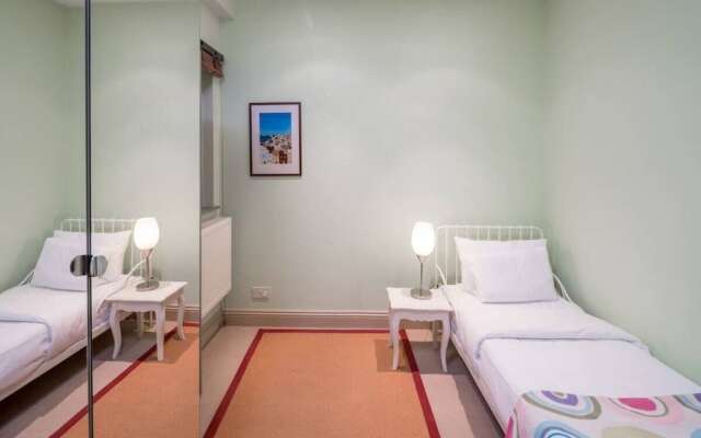 Stunning and Spacious 4 Bedroom 2 Bath in Fulham