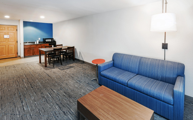 Holiday Inn Express & Suites Tulsa S Broken Arrow Hwy 51 by IHG