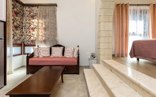 The Owl House Near Chania City Centre