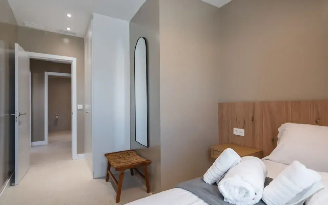 Duplex Townhouse With Balcony