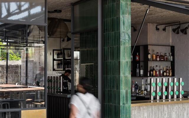 Garde Hotel and Warders Cottages