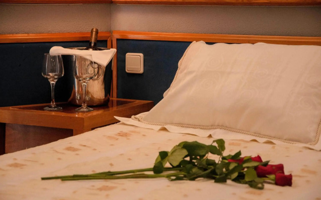 Samaras Hotel