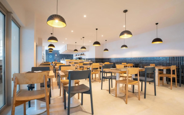 Aqualuz Lagos by The Editory