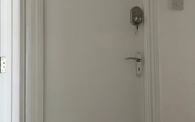 Inviting 2-bed Apartment in Ilford