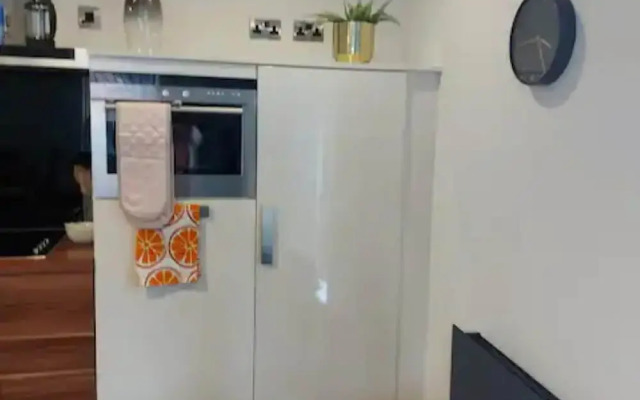 Modern 2-bed Apartment -12 Min Walk to Centre