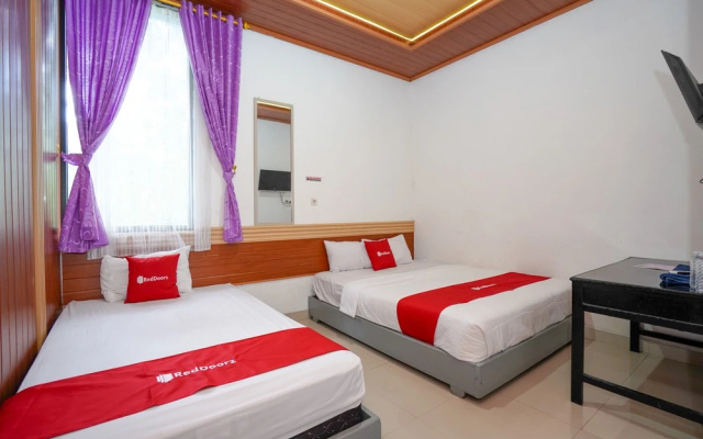 RedDoorz near Terminal Bus Tingkir Salatiga – Guest Rooms – Salatiga