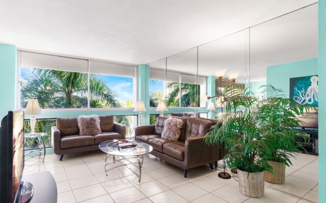 Palm Bay Club by Vtrips