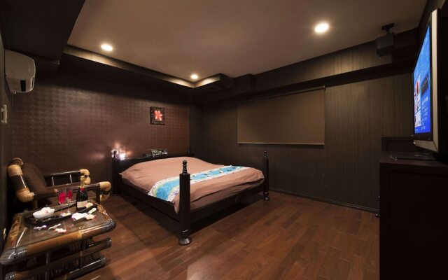 alo alo - Adults Only