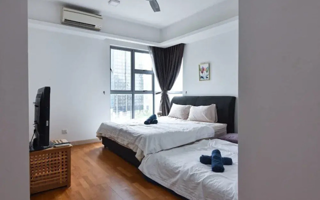 Modern High Floor 3BR Apt Bathtub Bkt Bintang