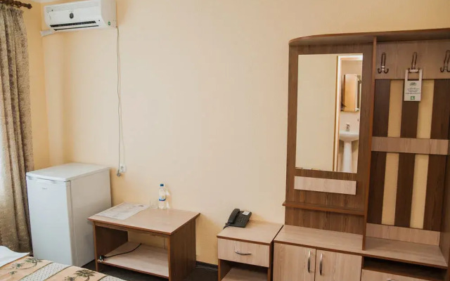 Отель «Явир»