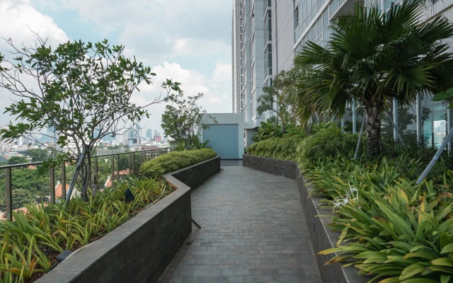Exquisite Studio Menteng Park Apartment