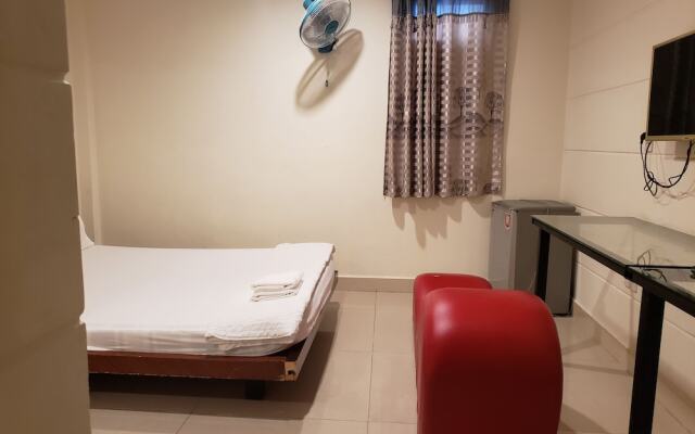 Hoa My Hotel by OYO Rooms