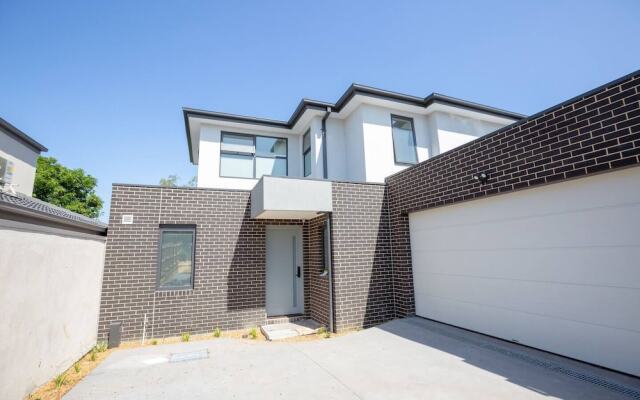 WoW Factor!luxe 4BR Townhouse@glen Waverley