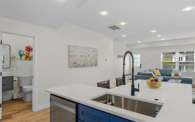 Stylish 4BR Haven Backyard and Fire Pit