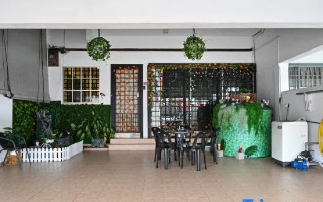 Warm House Alor Akar Linked House 6BR 15pax