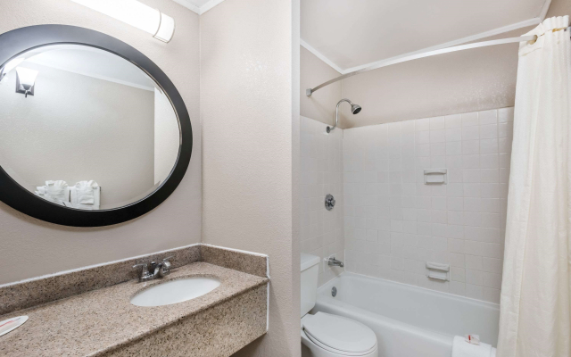 Travelodge by Wyndham Cambridge - Waterloo