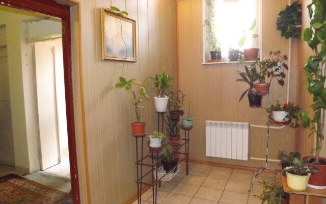 Na Bolshoy Akademicheskoy Apartment