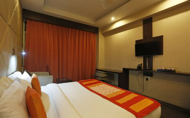 OYO 10968 Hotel Almati 1