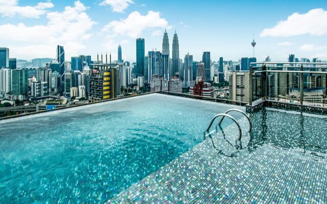 OYO 466 Home Studio Expressionz Suites KL Tower View from Pool