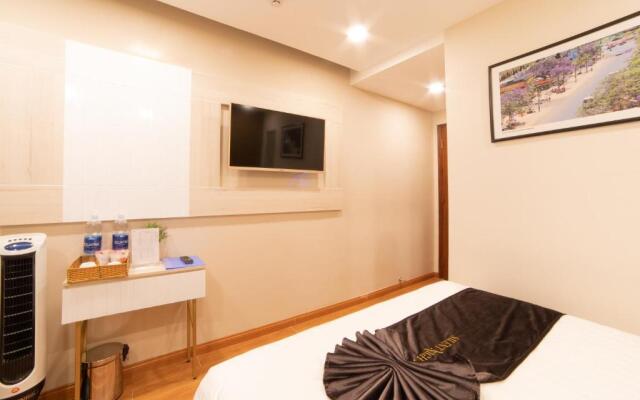 Silent Night Dem Lanh Hotel
