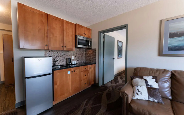 Prestige Hudson Bay Lodge & Conference Centre, WorldHotels Crafted Collection