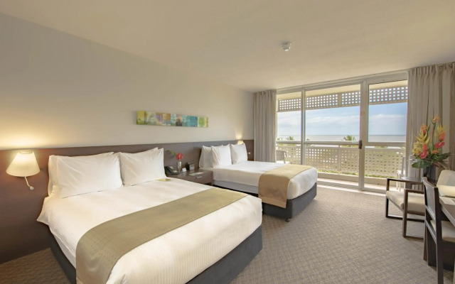 Cairns Harbourside Hotel