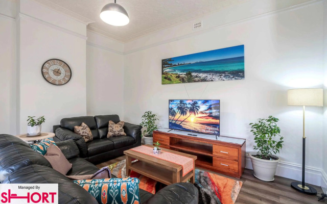 Paddington Villa 1 - Free Wi-fi, Netflix